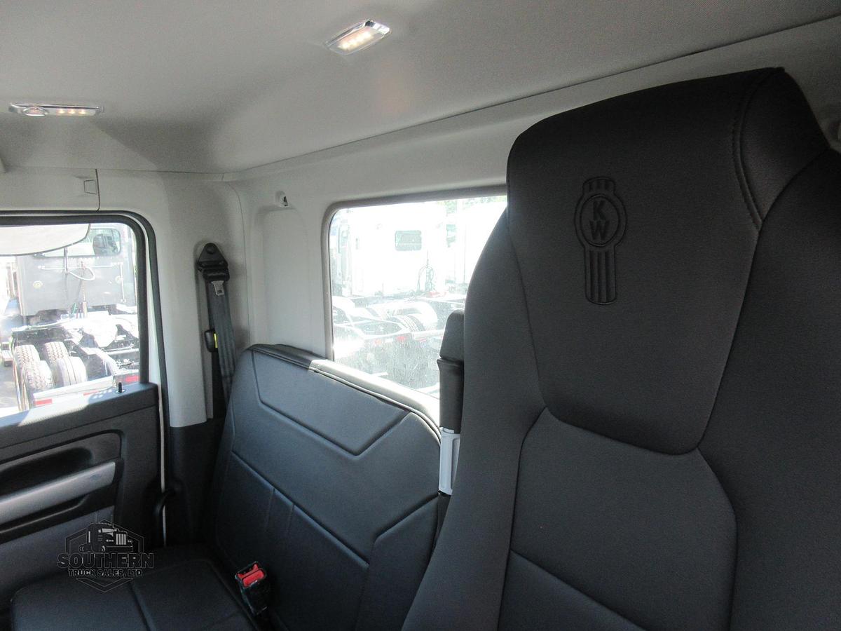 2025 KENWORTH T880