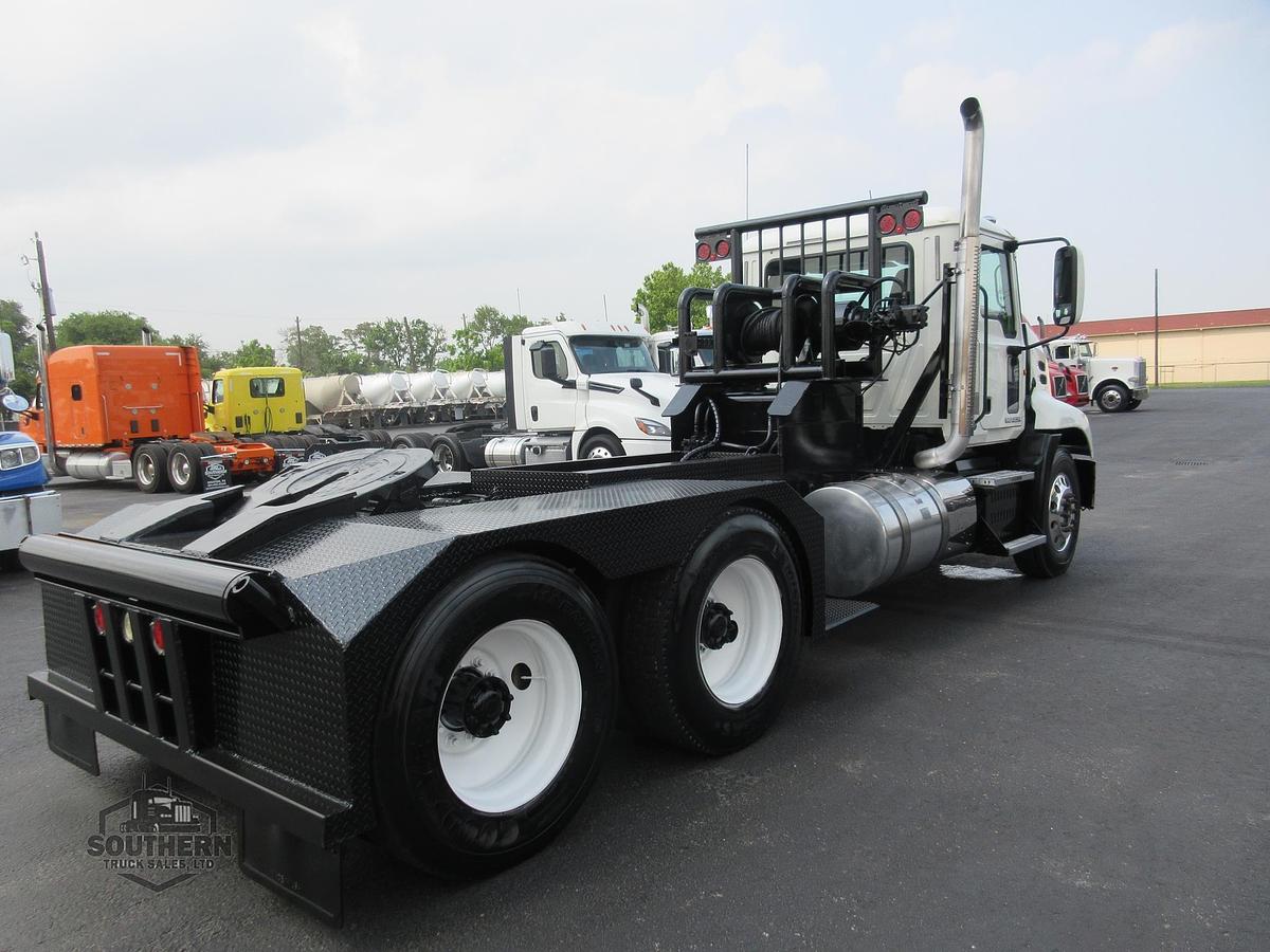 Used 2014 MACK PINNACLE CXU613