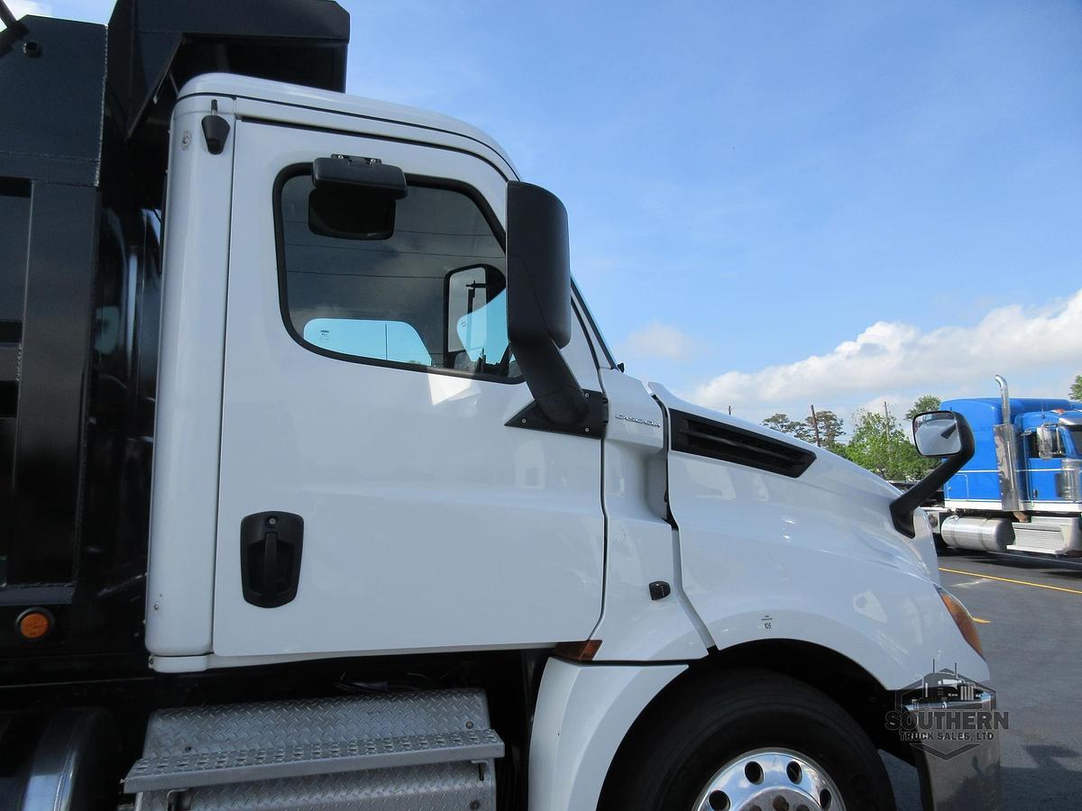 Used 2019 FREIGHTLINER CASCADIA 126