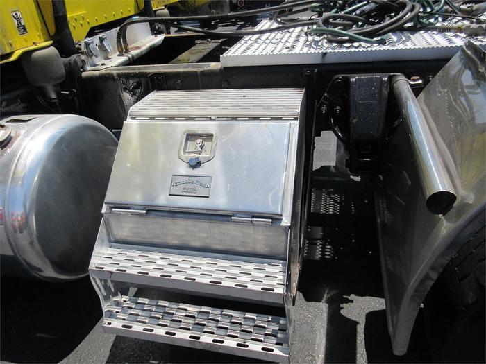 Used 2015 PETERBILT 389