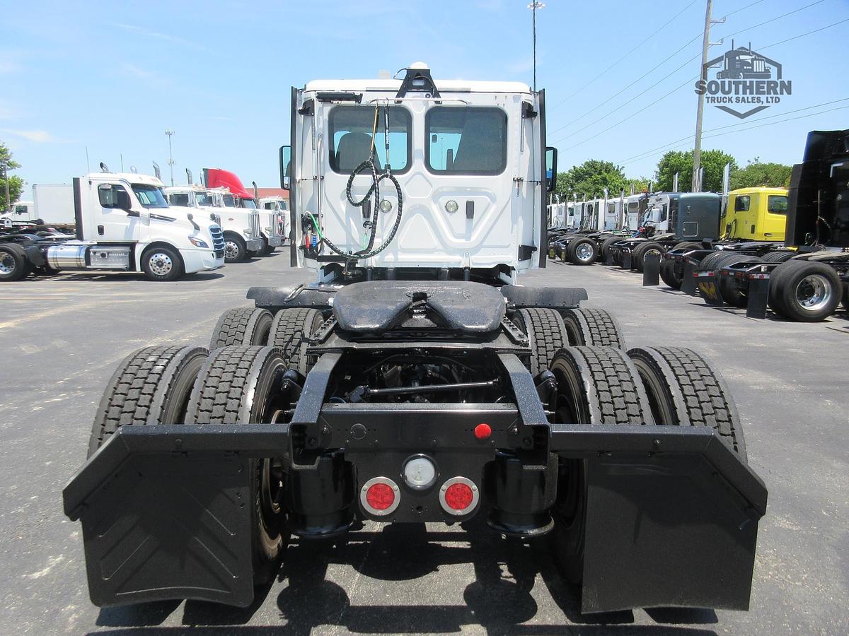 Used 2018 FREIGHTLINER CASCADIA 125