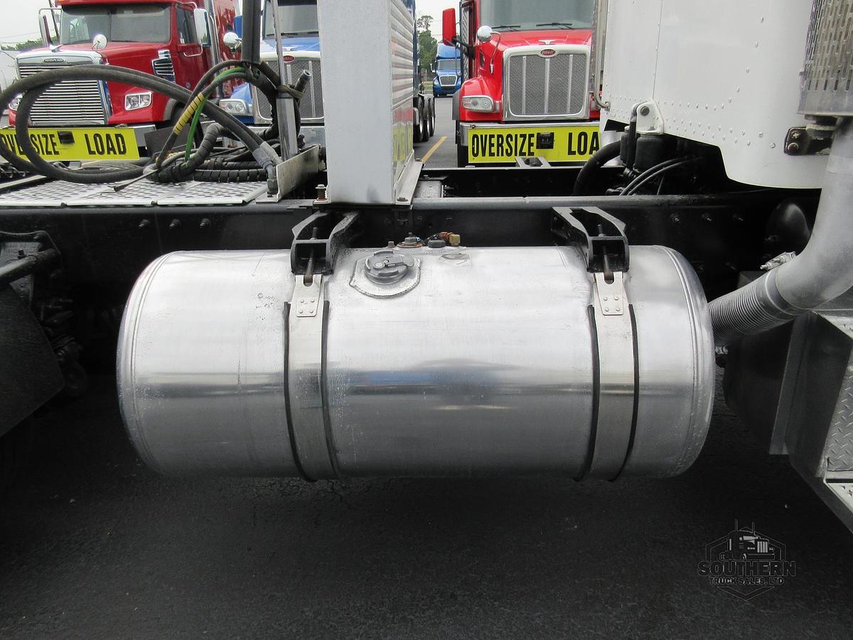 Used 2011 PETERBILT 388