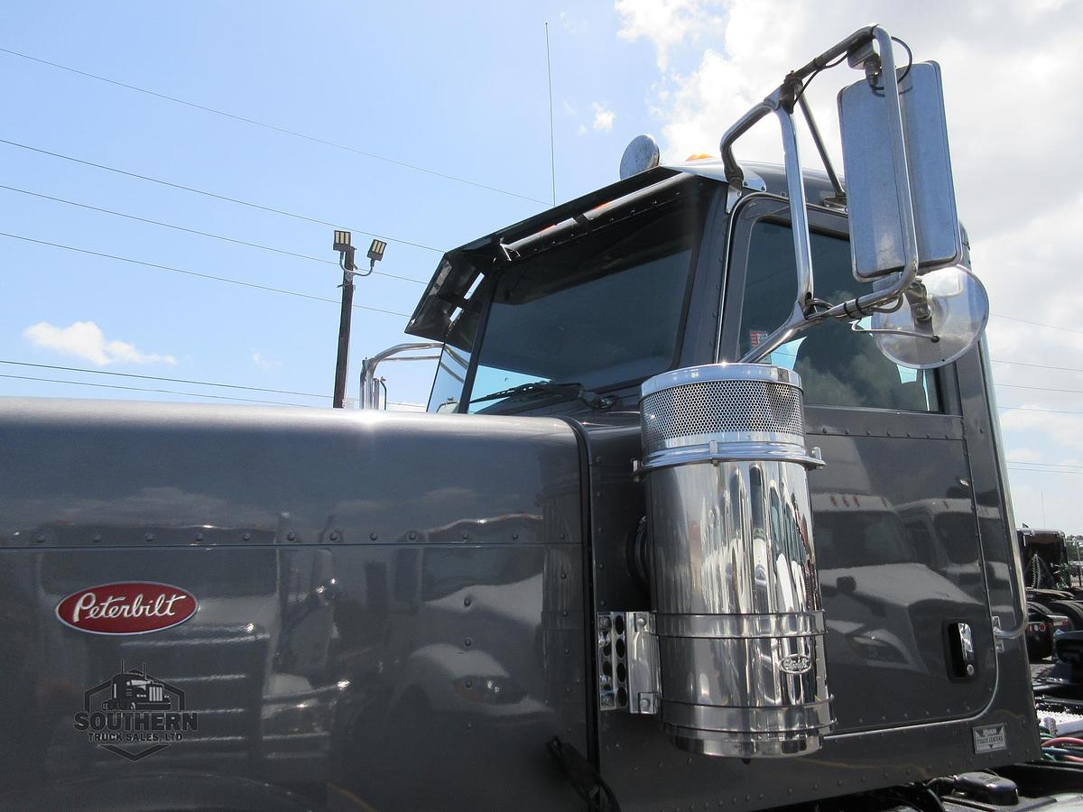Used 2022 PETERBILT 389