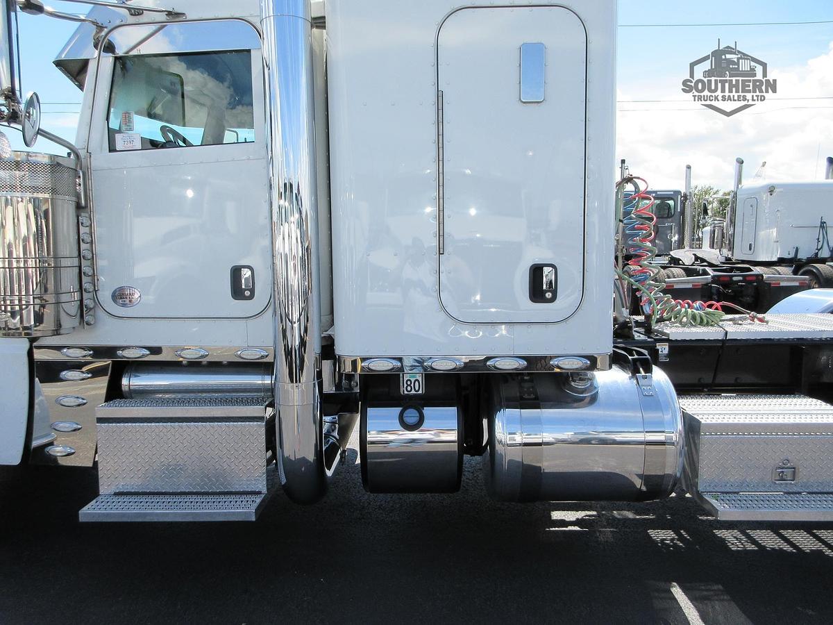 Used 2021 PETERBILT 389