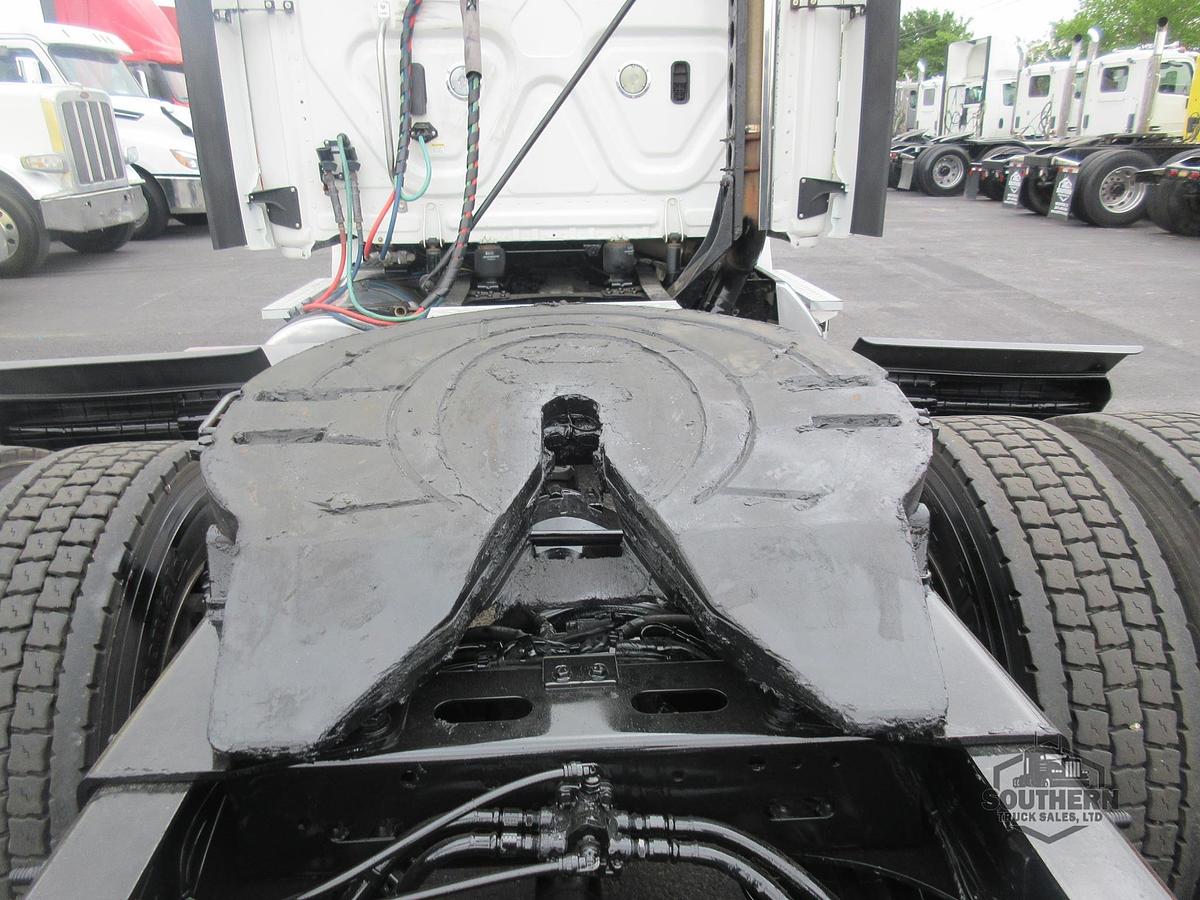 Used 2019 FREIGHTLINER CASCADIA 126