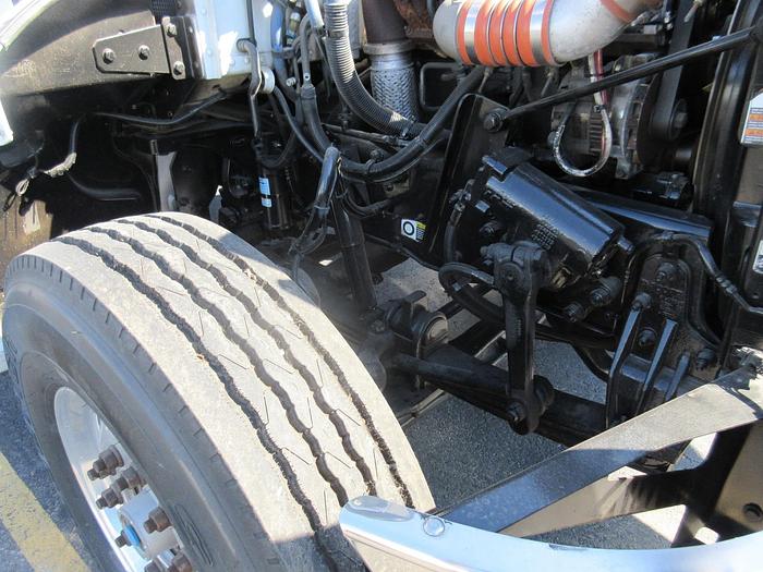 Used 2013 PETERBILT 348