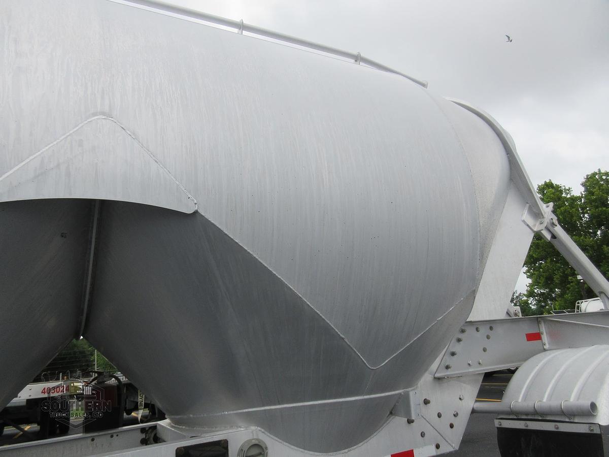 Used 2010 POLAR Tandem Axle