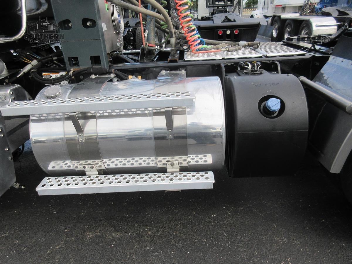 Used 2023 KENWORTH W900