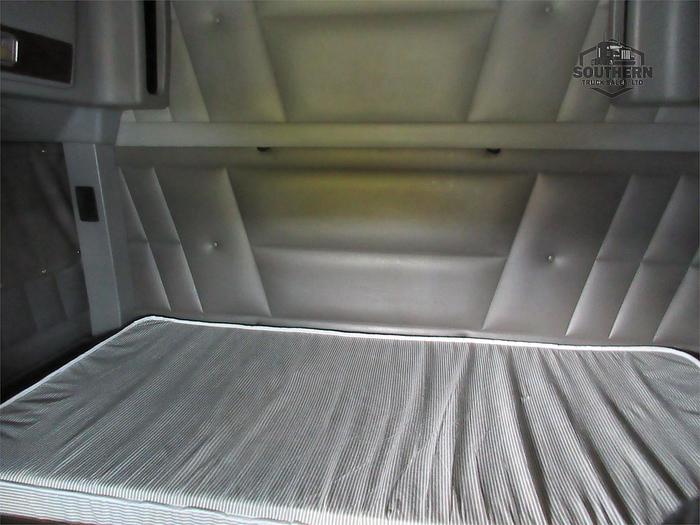 Used 2016 PETERBILT 389