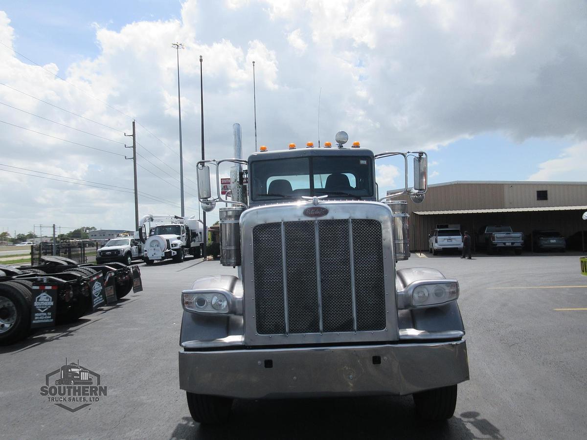 Used 2022 PETERBILT 389