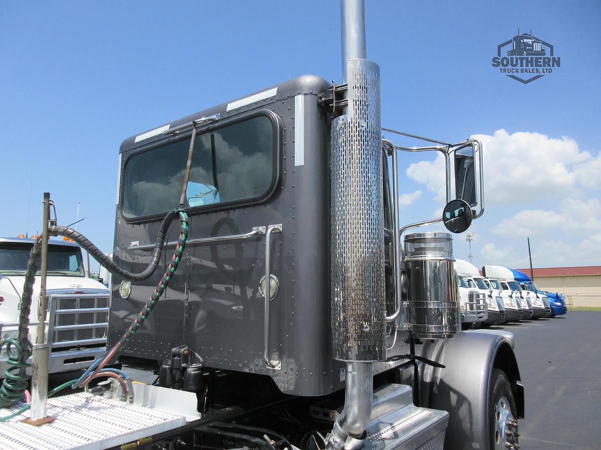 Used 2022 PETERBILT 389