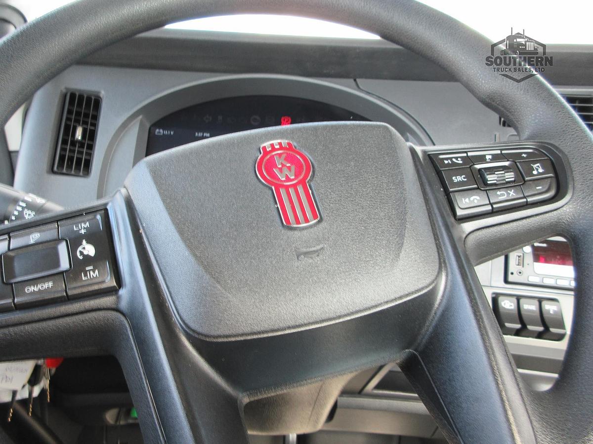 2025 KENWORTH T880