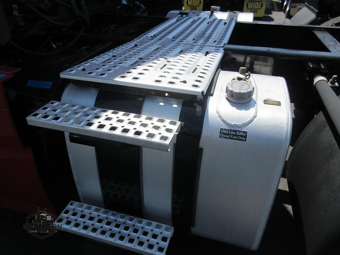 Used 2020 VOLVO VNR64T300