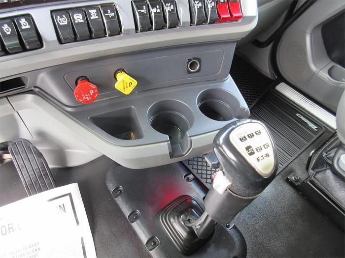 Used 2021 KENWORTH T880