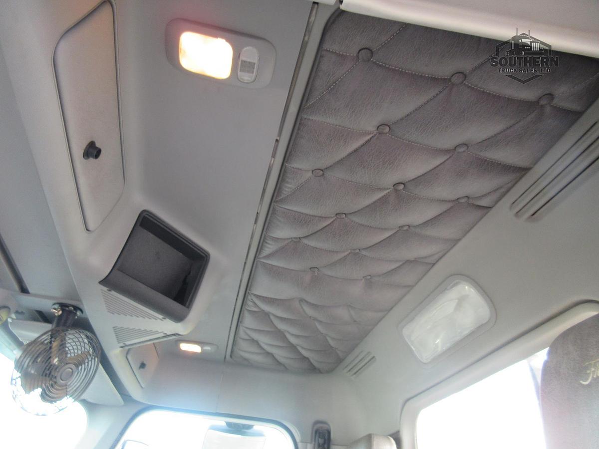 Used 2019 FREIGHTLINER 122SD