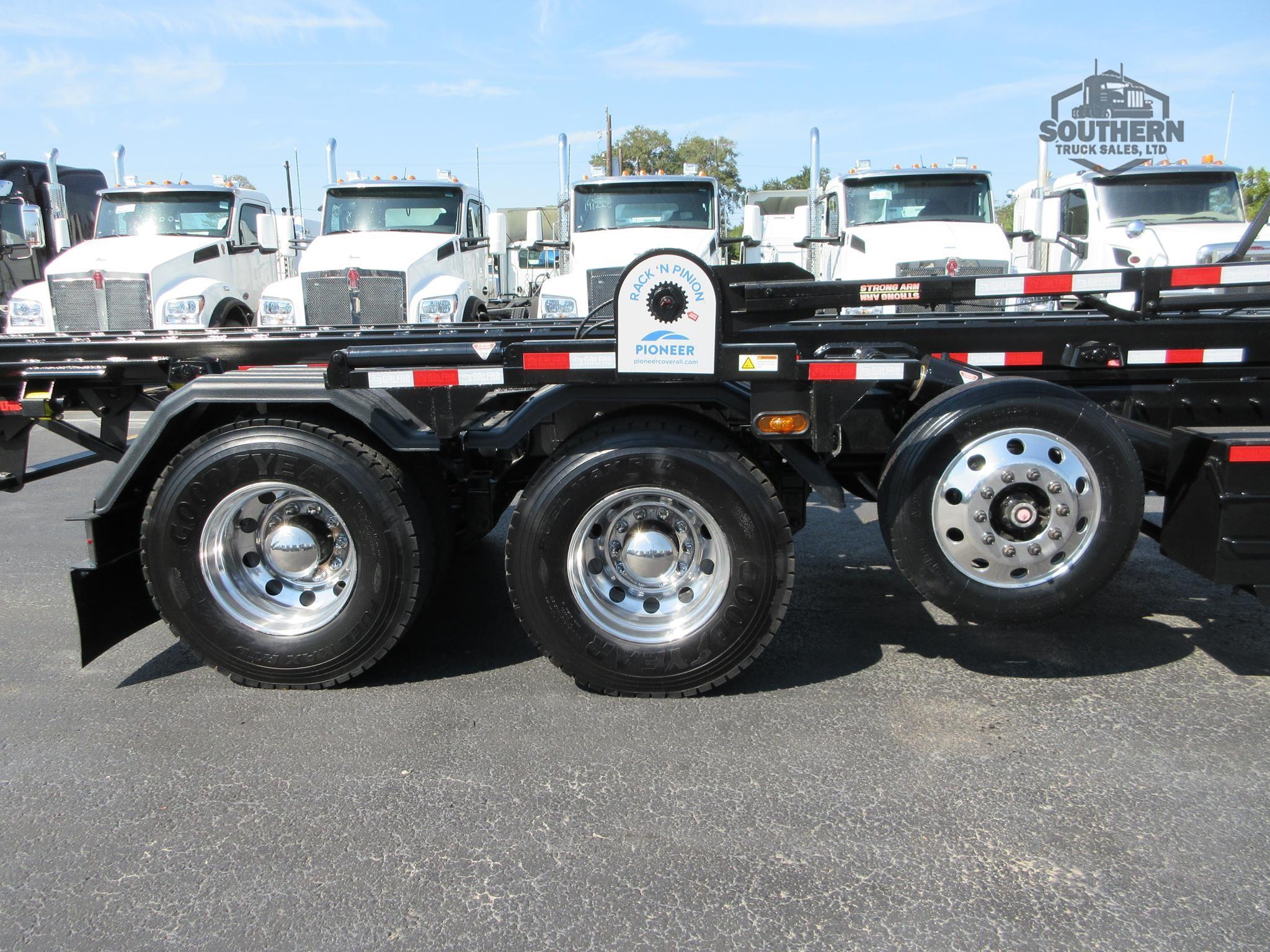 2025 KENWORTH T880