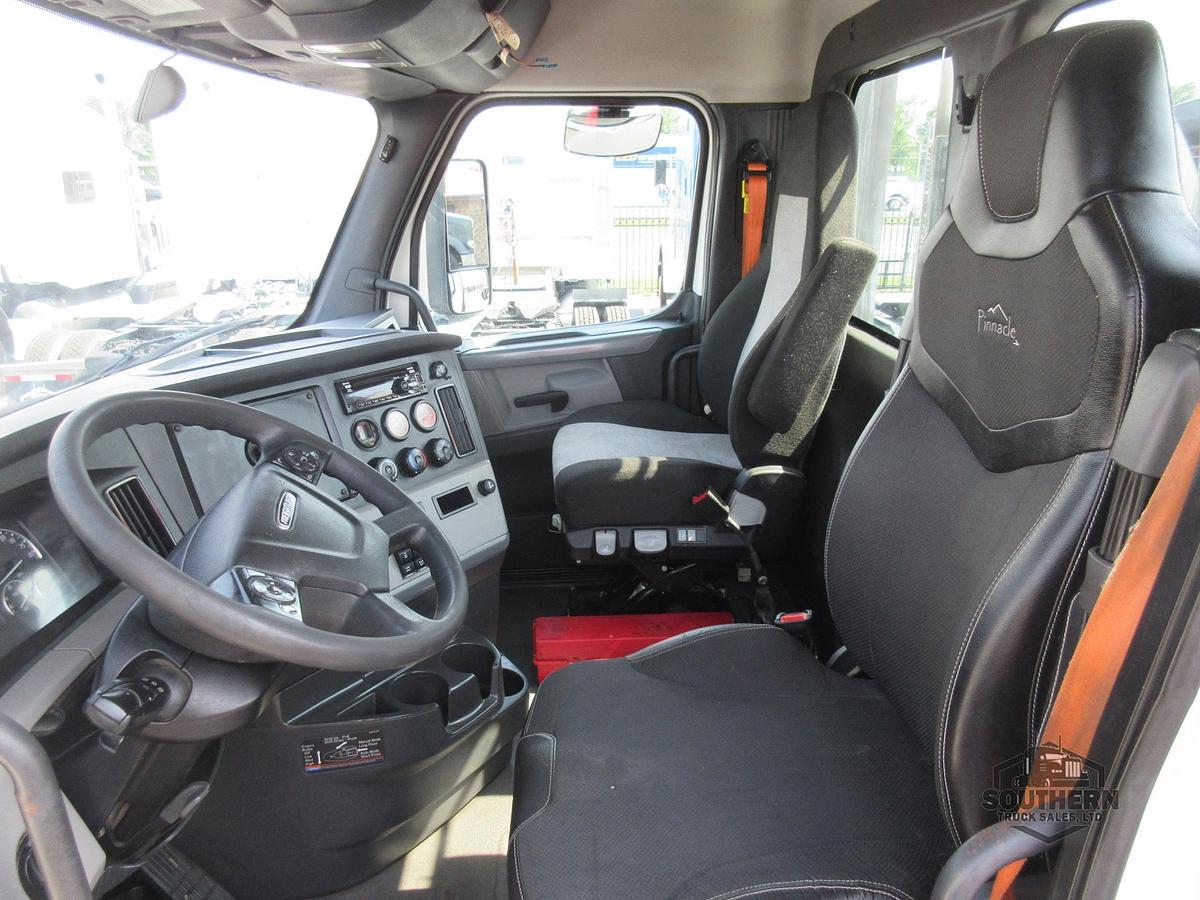 Used 2019 FREIGHTLINER CASCADIA 126