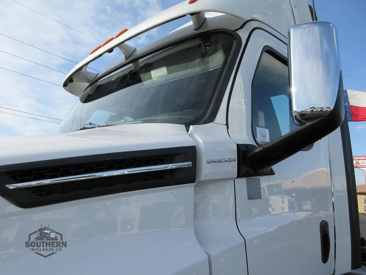 Used 2019 FREIGHTLINER CASCADIA 126