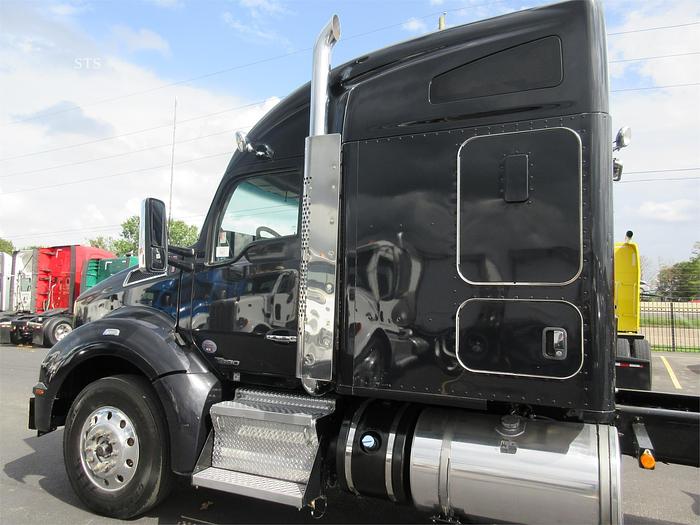 Used 2021 KENWORTH T880