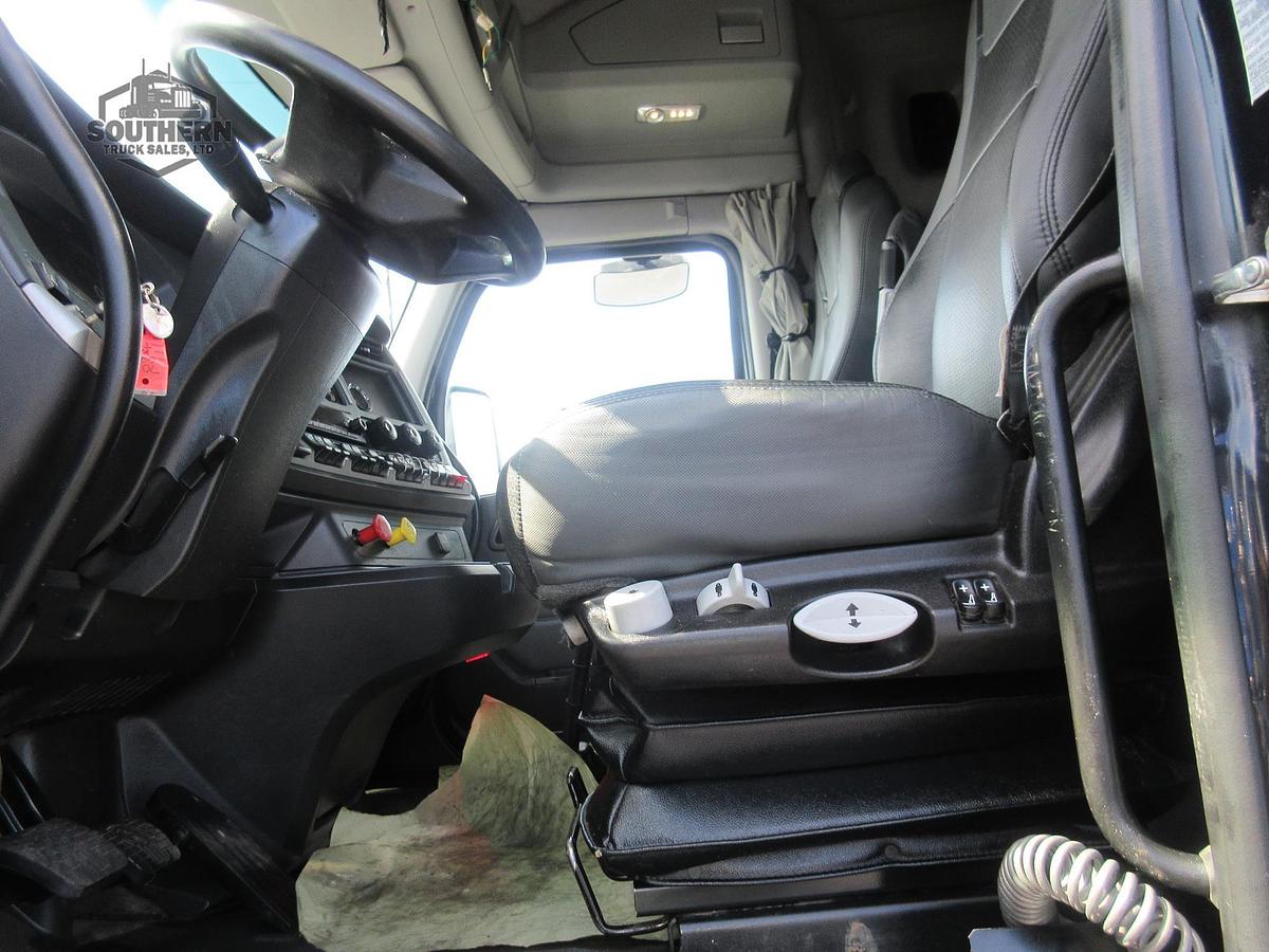 Used 2023 KENWORTH T880