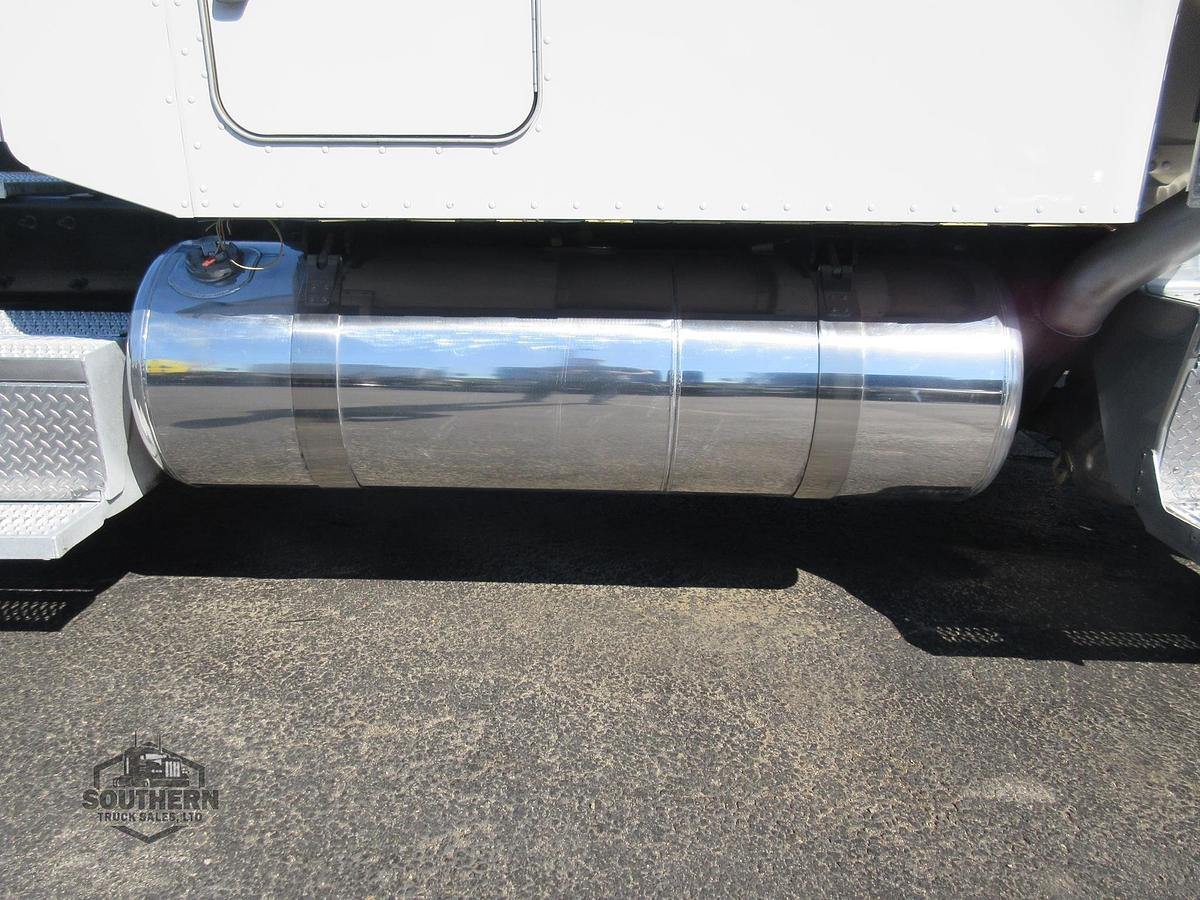 Used 2018 PETERBILT 389