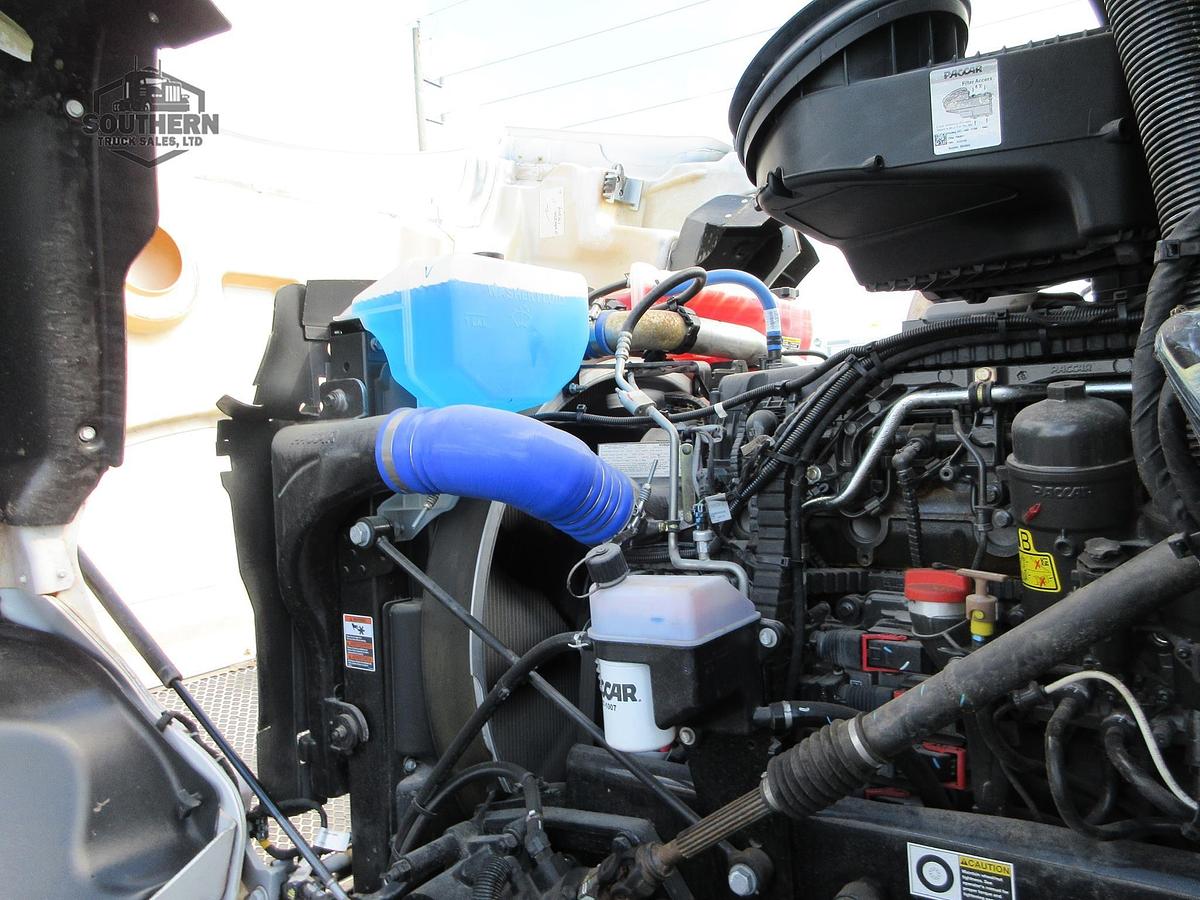 2025 KENWORTH T880