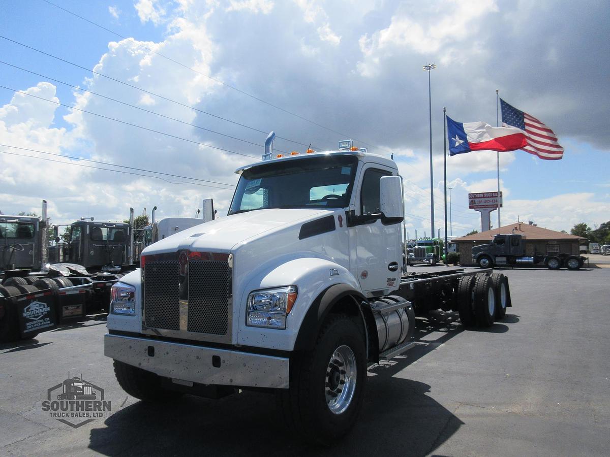 2025 KENWORTH T880