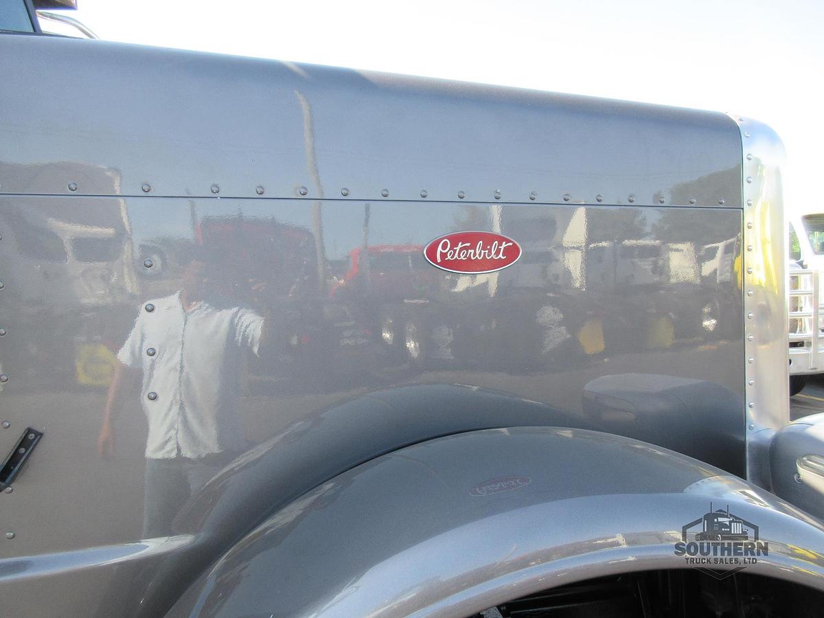 Used 2022 PETERBILT 389