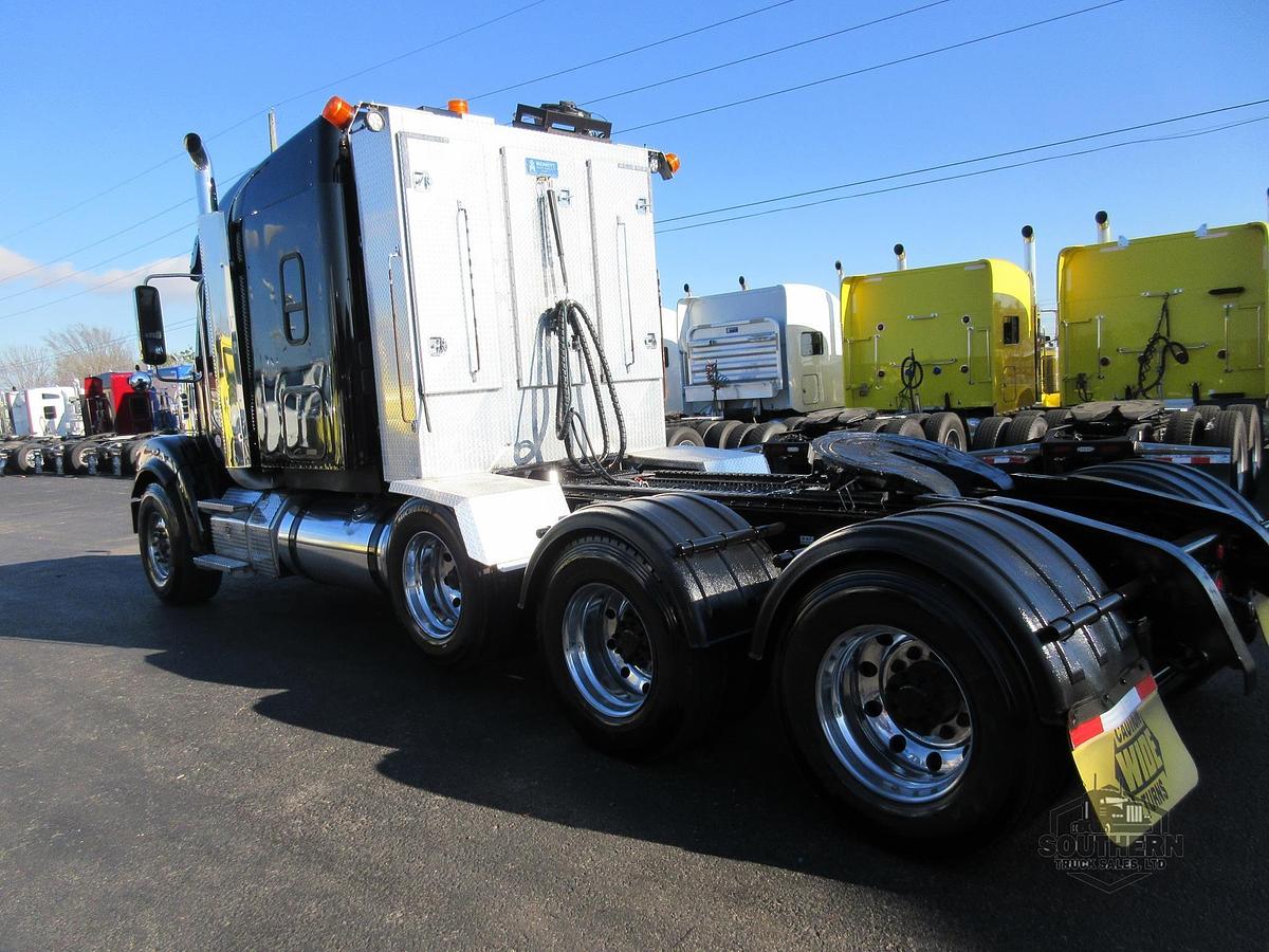Used 2021 FREIGHTLINER CORONADO 122 SD