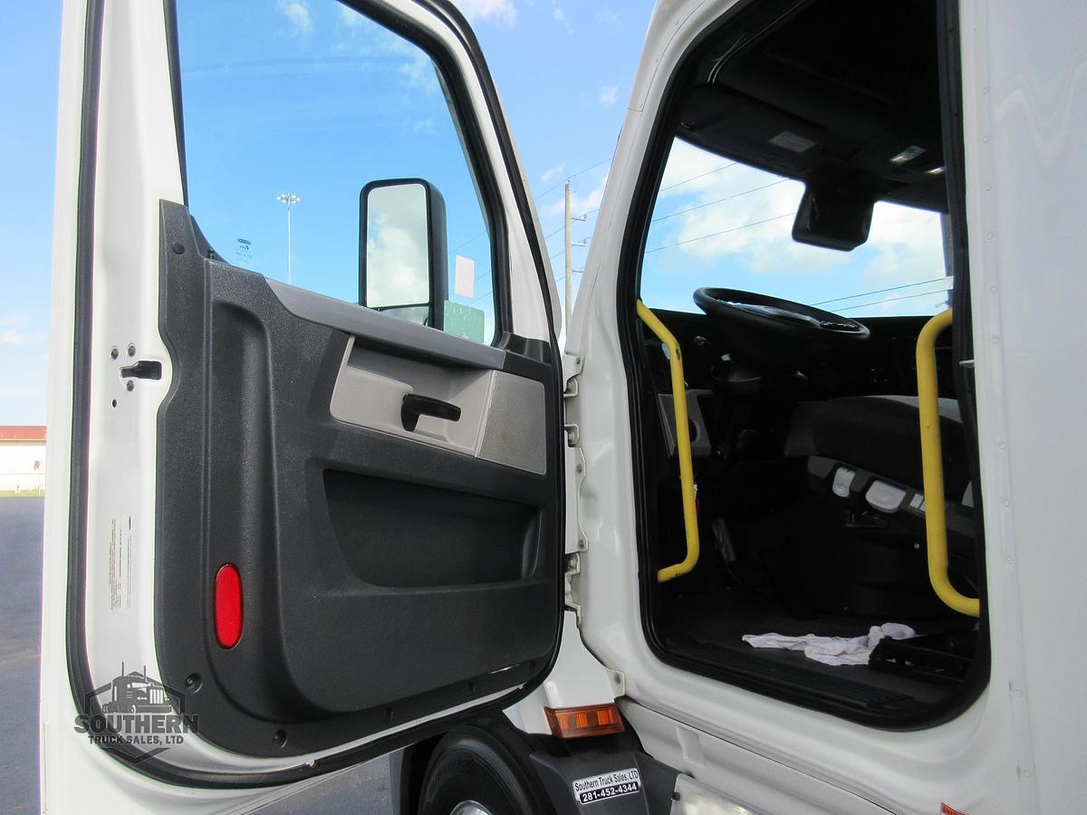 Used 2022 FREIGHTLINER CASCADIA 116