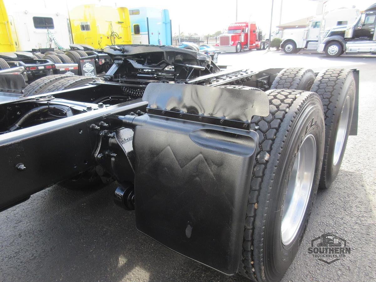 Used 2019 FREIGHTLINER 122SD