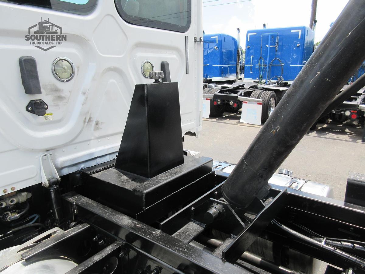 Used 2018 FREIGHTLINER CASCADIA 125