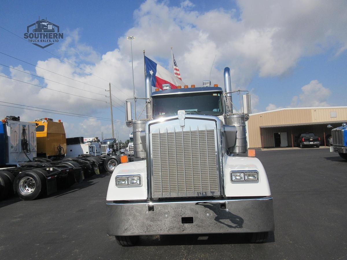 Used 2023 KENWORTH W900L