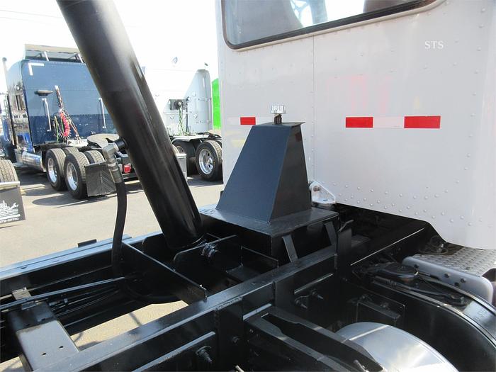 Used 2013 PETERBILT 365