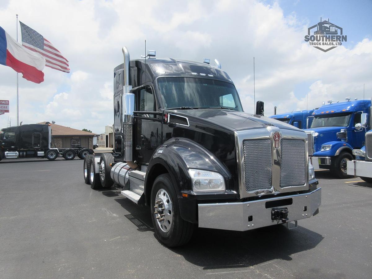Used 2023 KENWORTH T880
