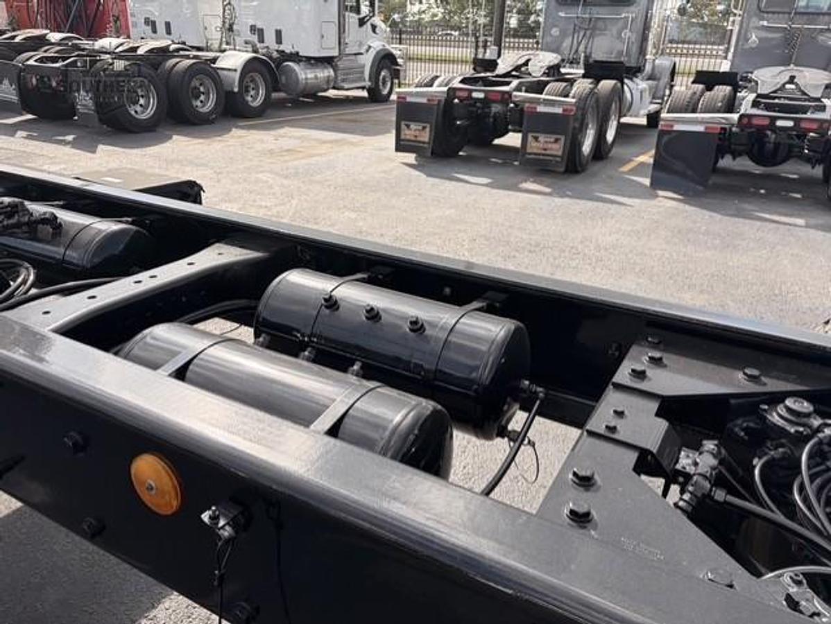 Used 2025 KENWORTH T880