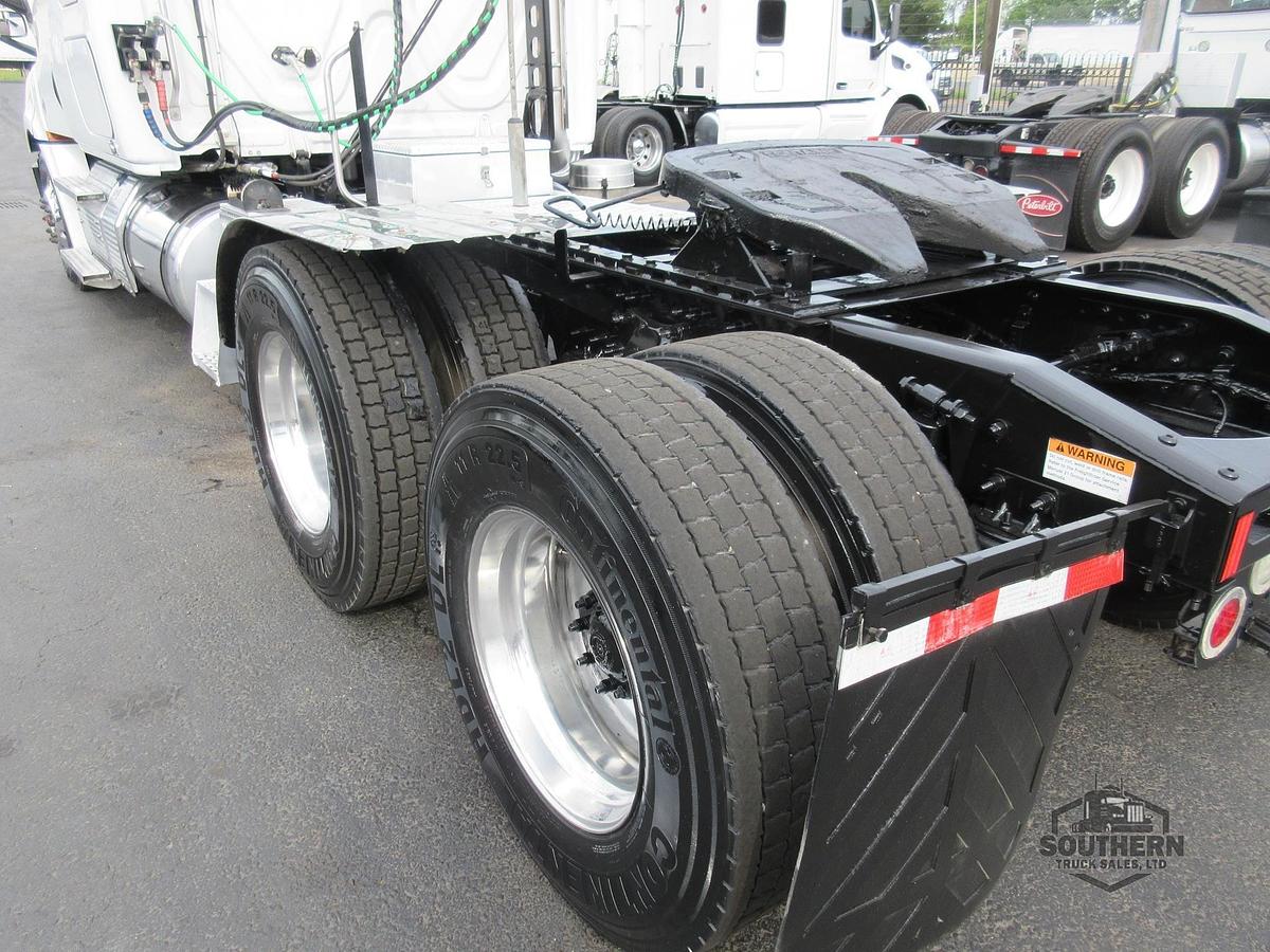 Used 2019 FREIGHTLINER CASCADIA 126