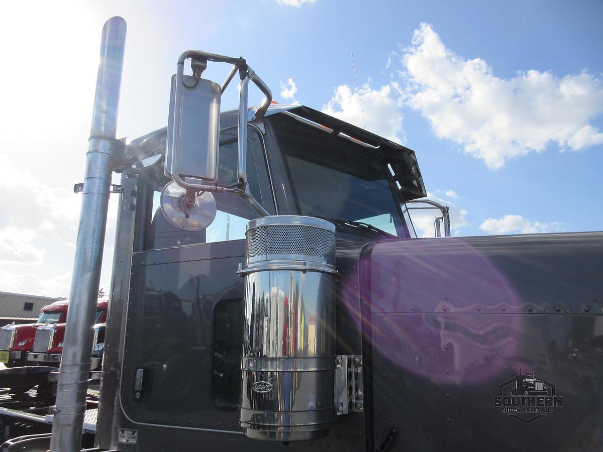Used 2022 PETERBILT 389