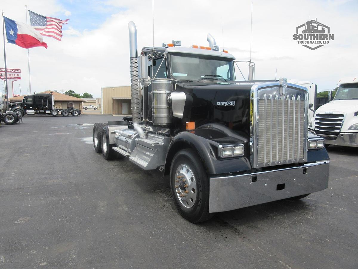 Used 2023 KENWORTH W900