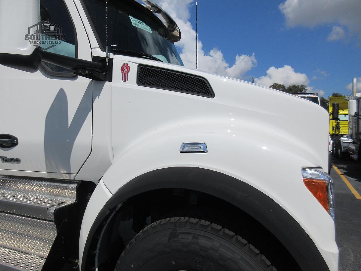 2025 KENWORTH T880