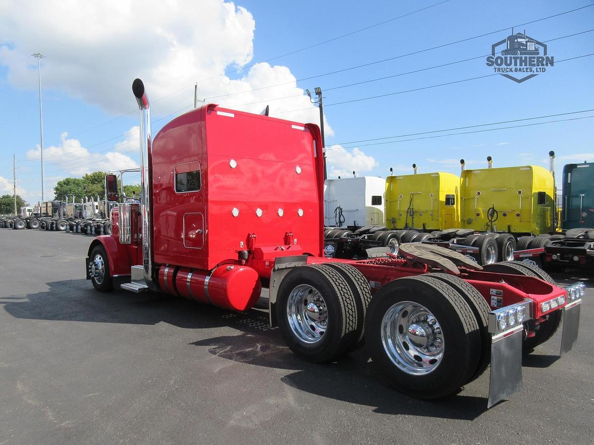 Used 2022 PETERBILT 389