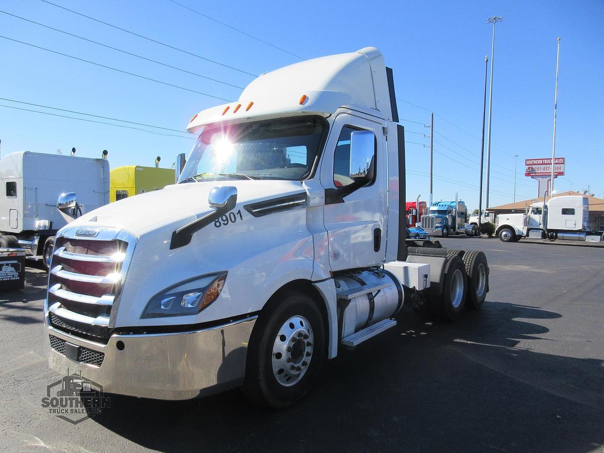 Used 2019 FREIGHTLINER CASCADIA 126