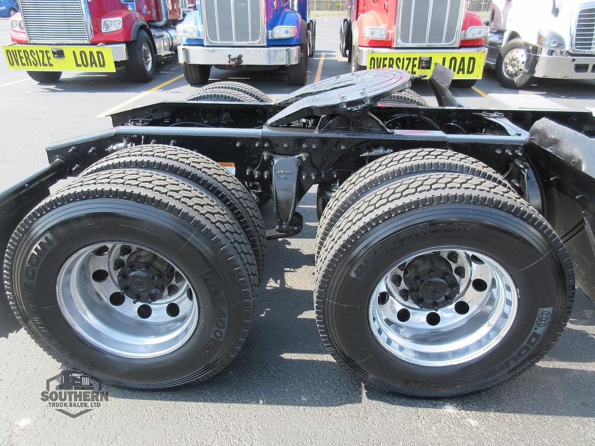 Used 2019 FREIGHTLINER CASCADIA 126