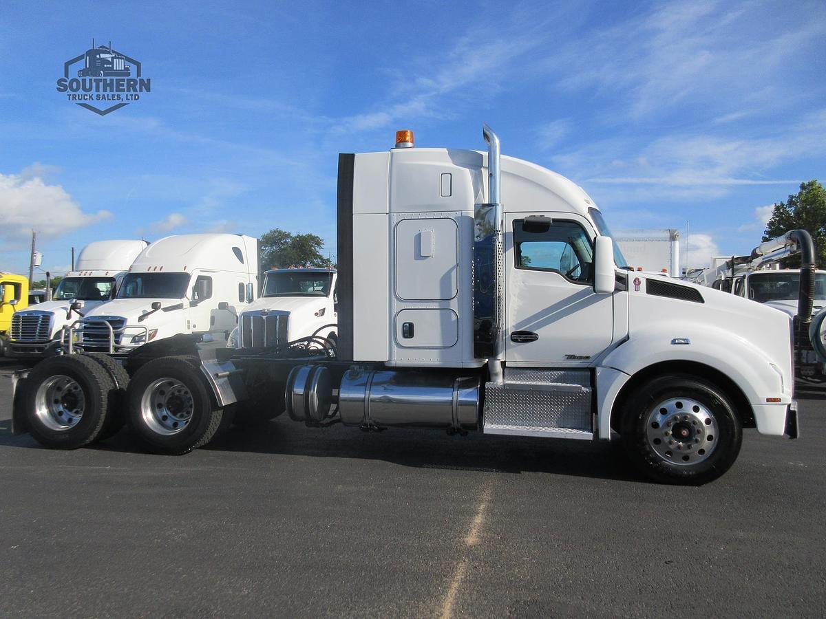 Used 2017 KENWORTH T880