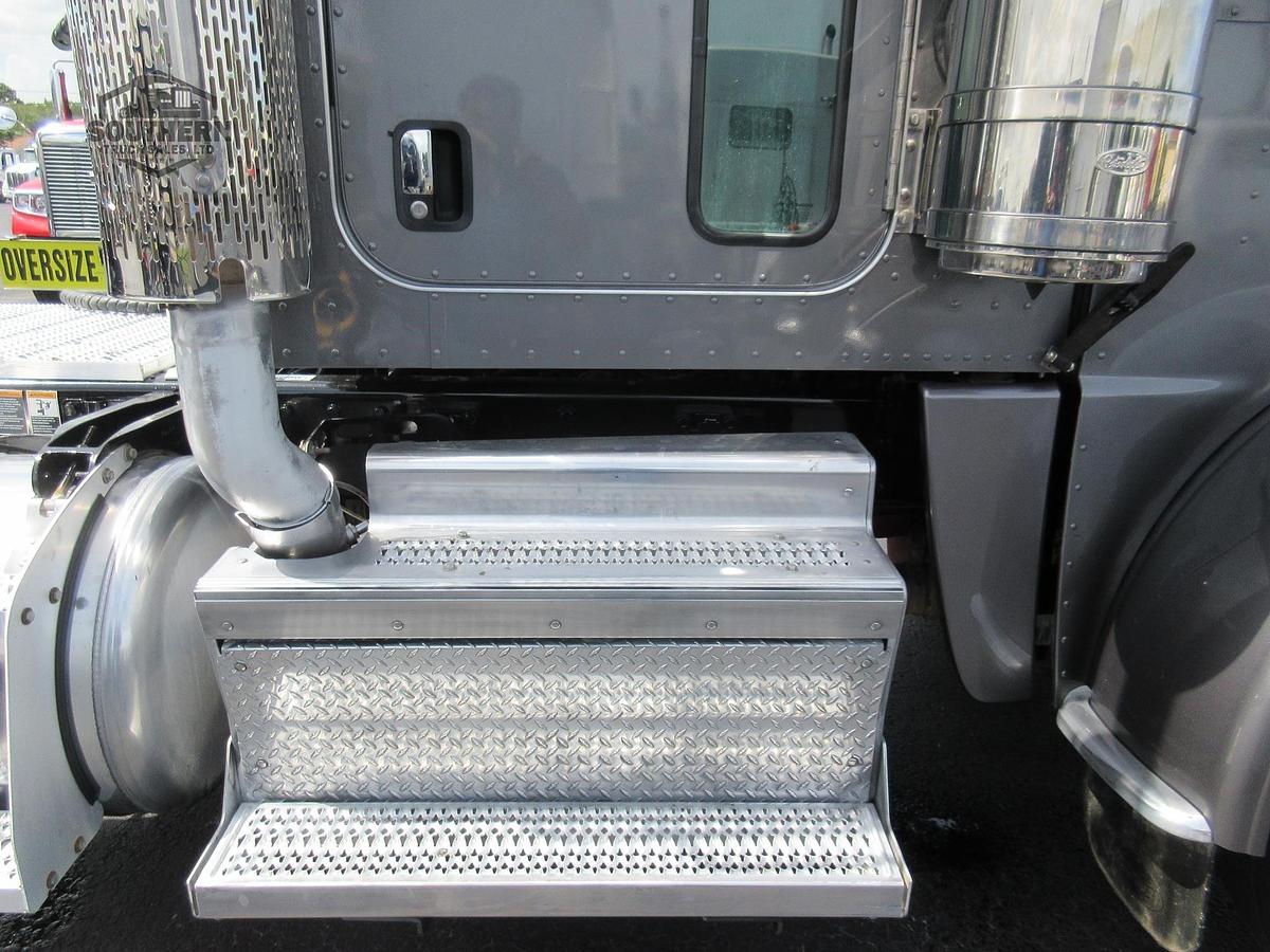 Used 2022 PETERBILT 389