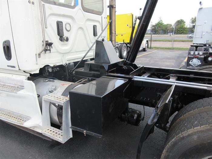 Used 2017 FREIGHTLINER CASCADIA 125