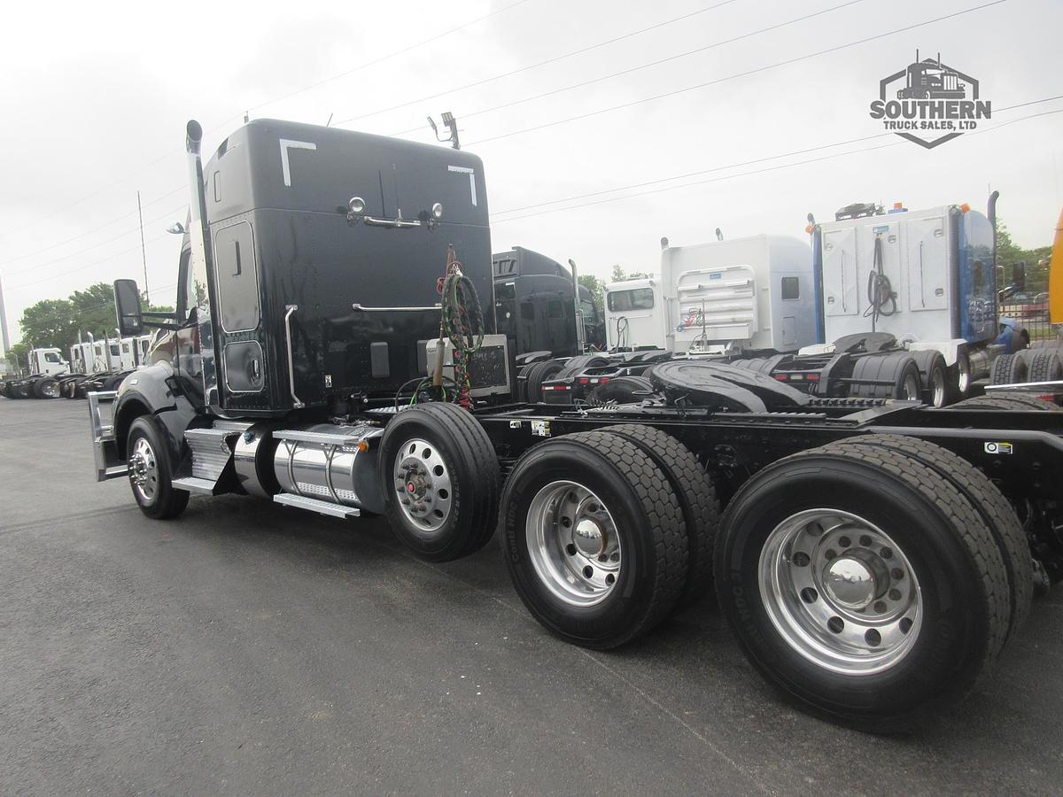 Used 2023 KENWORTH T880