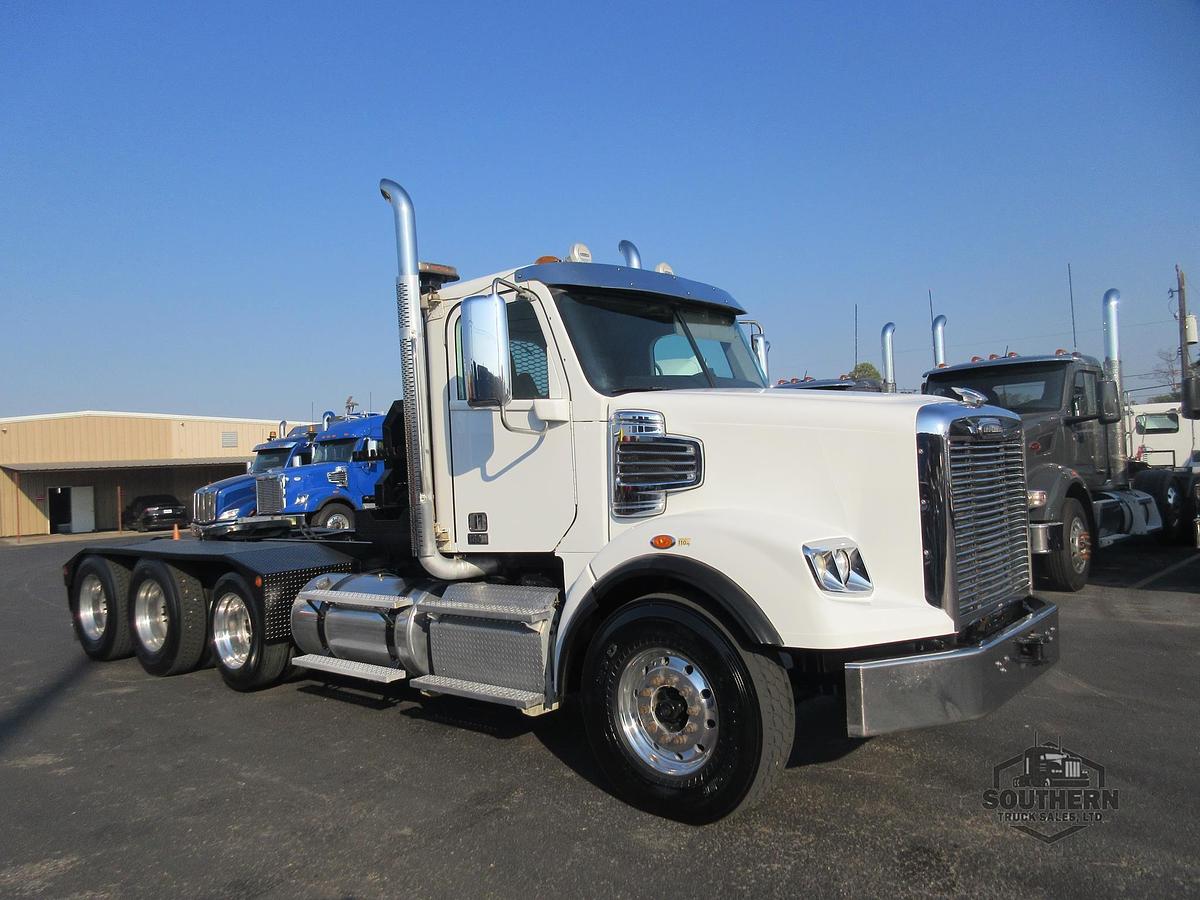 Used 2018 FREIGHTLINER 122SD