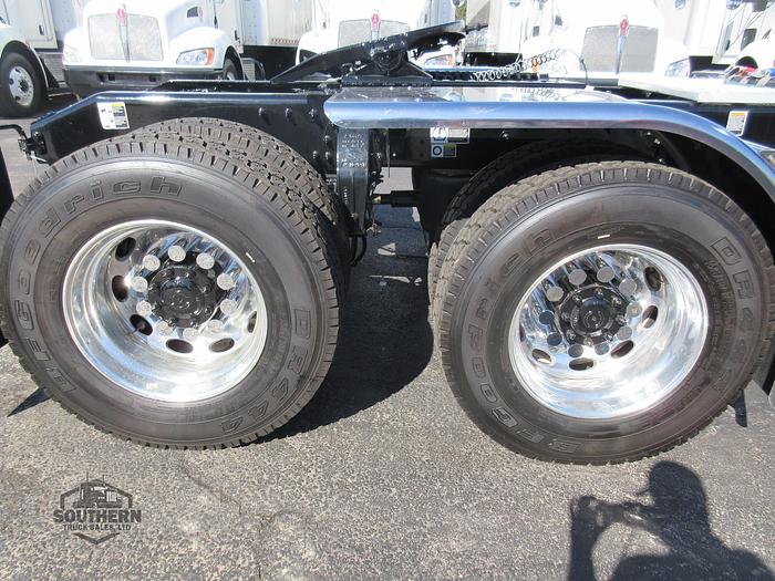 Used 2024 PETERBILT 389