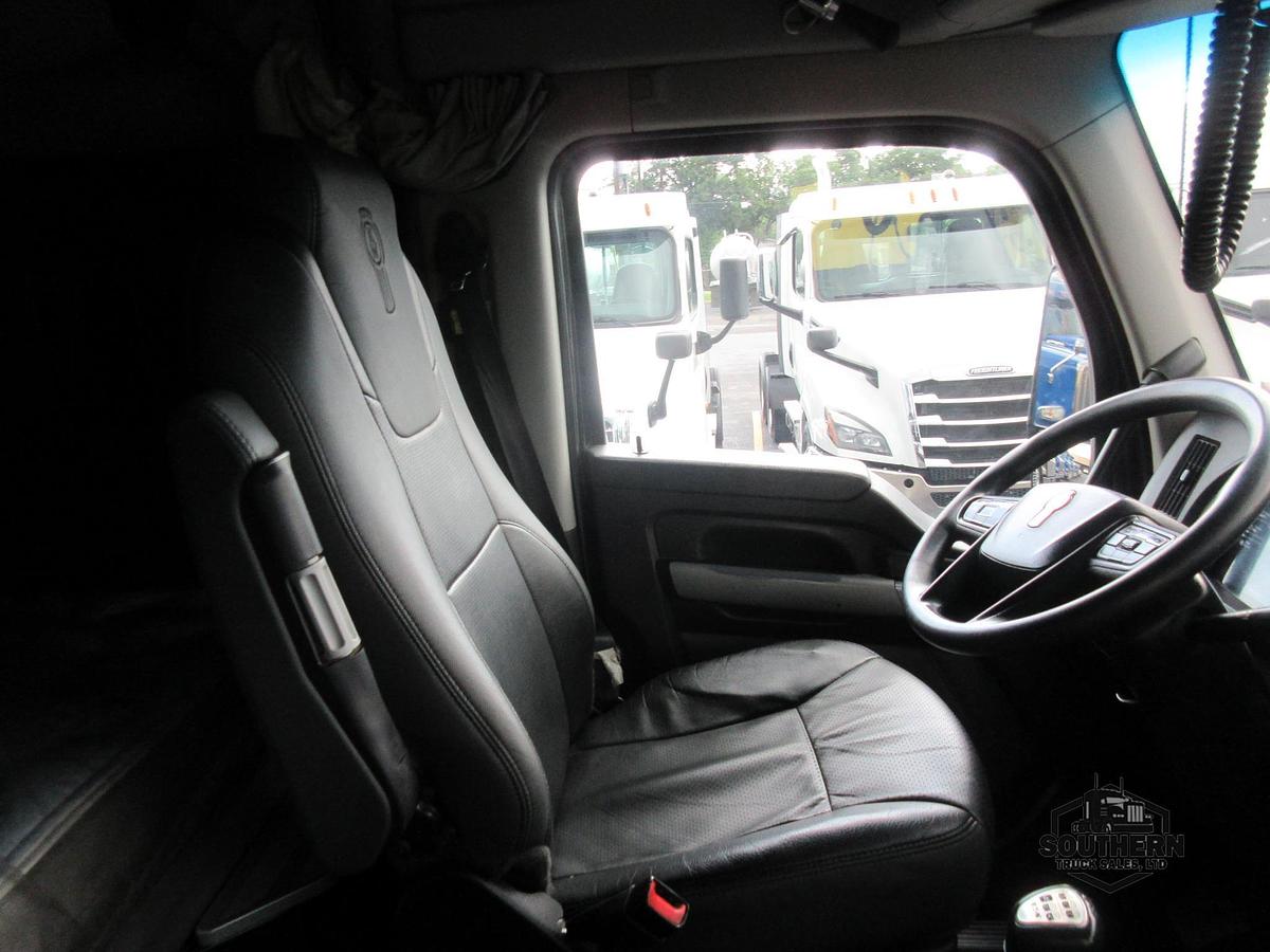 Used 2023 KENWORTH T880